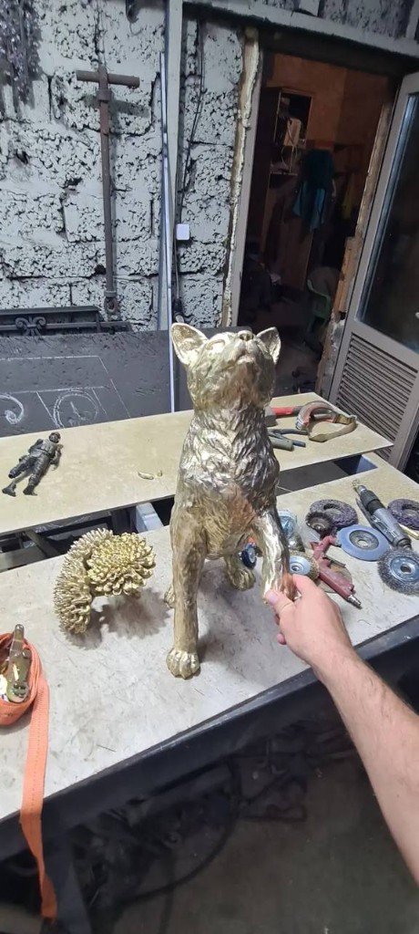 Бронзовая скульптура котёнка