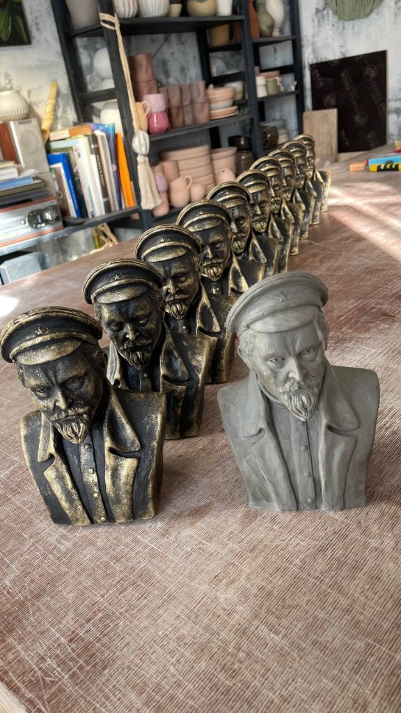 Серия бронзовых портретных бюстов